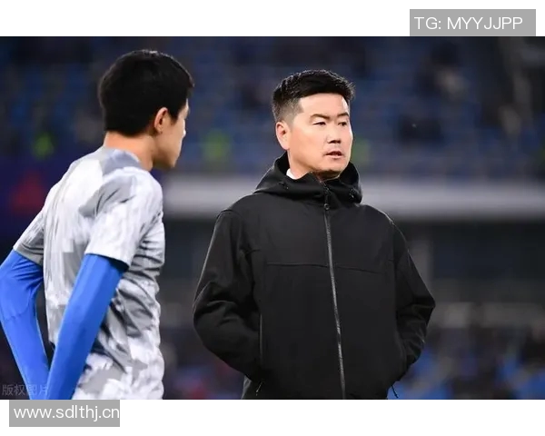 主帅临场换人如神助 网友称其为战术大师 展现高超指挥艺术 主帅临场换人如神助 网友称其为战术大师 展现高超指挥艺术