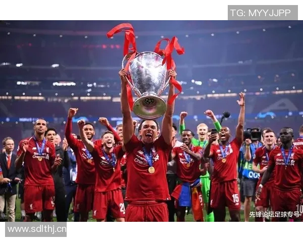 欧联赛场上那一刻的泪水与荣耀让人难以忘怀 欧联赛场上那一刻的泪水与荣耀让人难以忘怀